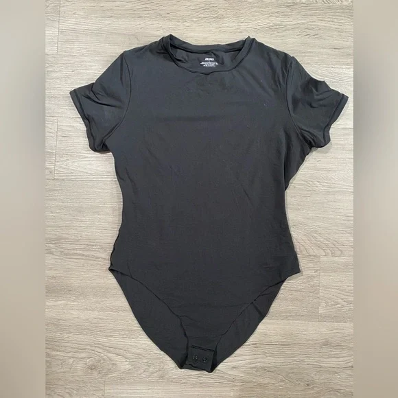 Women’s Skims Black Essental Bodysuit Seamless Short Sleeve Blouse - Picture 2 of 5